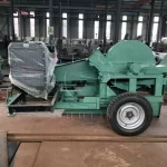 Mobile type wood chipper