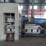 Two interchangeable molds in the machine