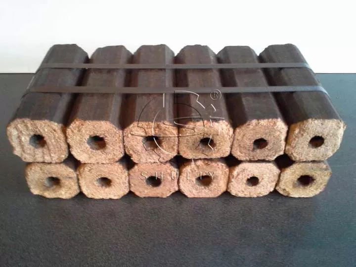 bâtonnets de briquettes de sciure de bois