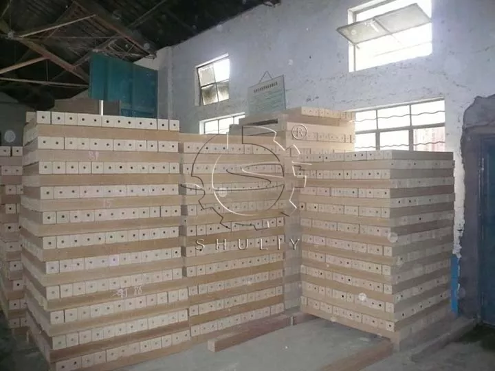 Usine de transformation de blocs de palettes en bois
