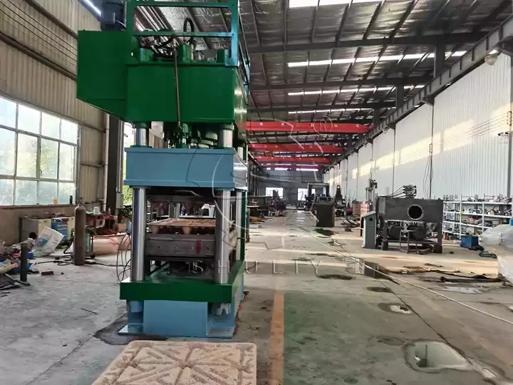 hydraulic compressed sawdust pallet machine