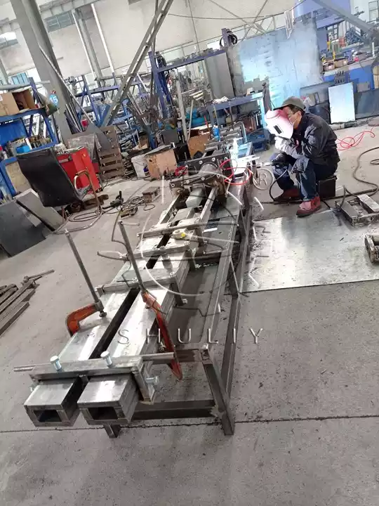 machine de fabrication de palettes en bois